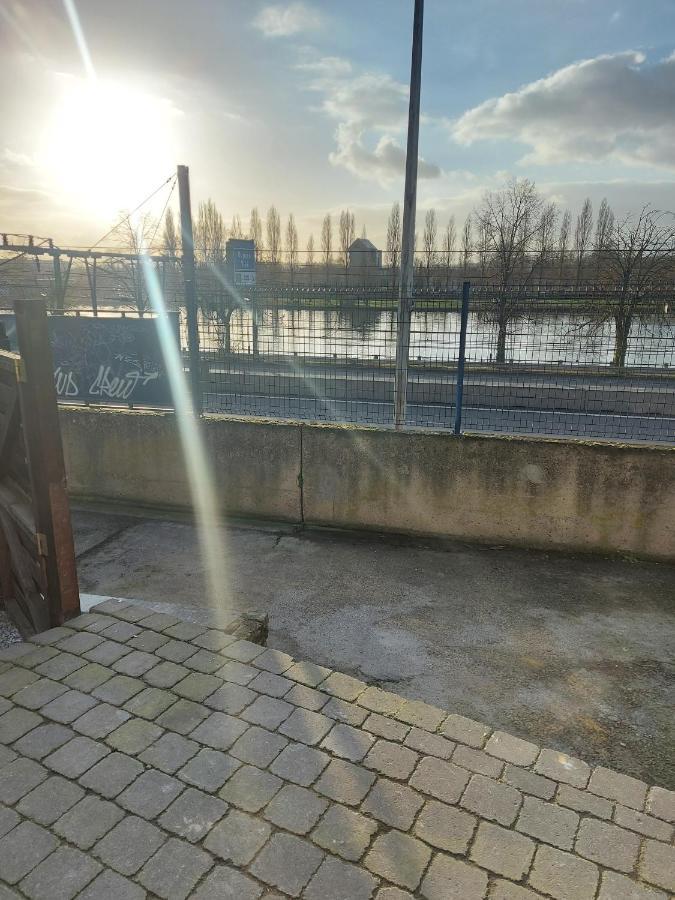 Appartement Rdc Plein Centre Avec Terrasse Visé Exterior foto
